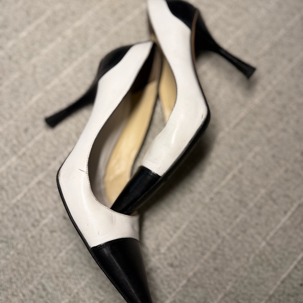 Gucci Two-Tone Black and White Pointed Toe Heels - Picture 5 of 5